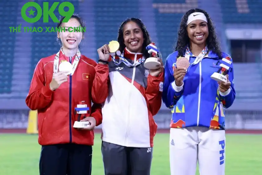 Lê Thị Cẩm Tú giành HCB SEA Games, phá kỷ lục quốc gia tồn tại suốt 15 năm (Ảnh: FBNV).