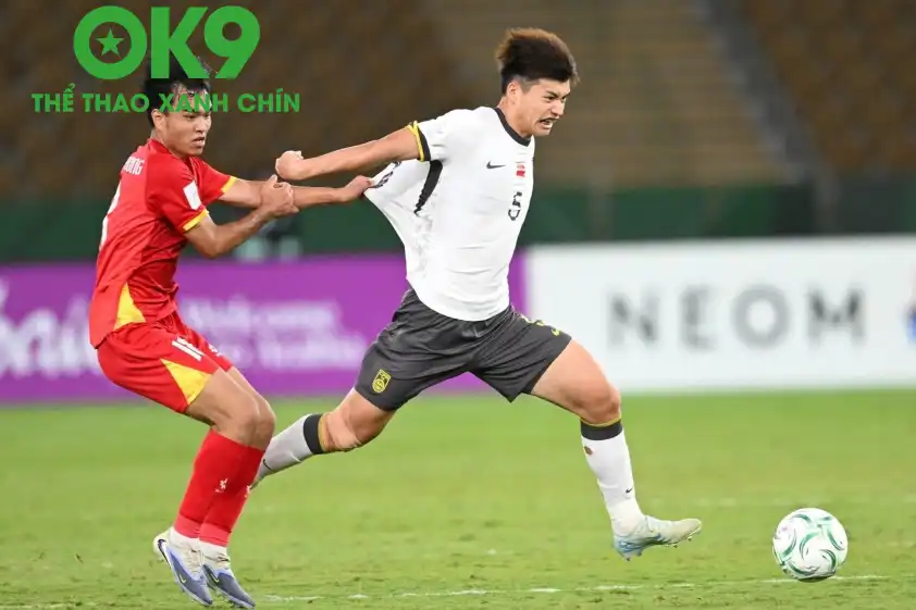 Trung vệ Liu Haofan (áo trắng) cho rằng U23 Việt Nam tự coi mình là cửa trên
